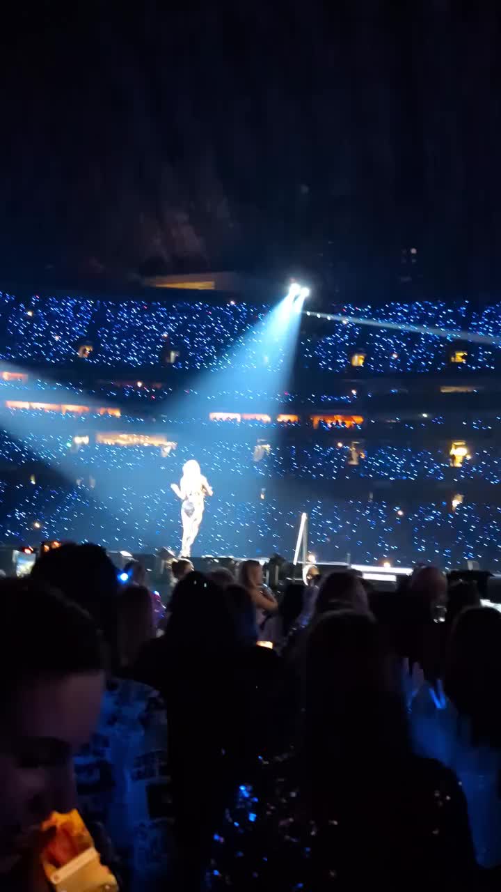 @𓂃꙳⋆videos from the eras tour