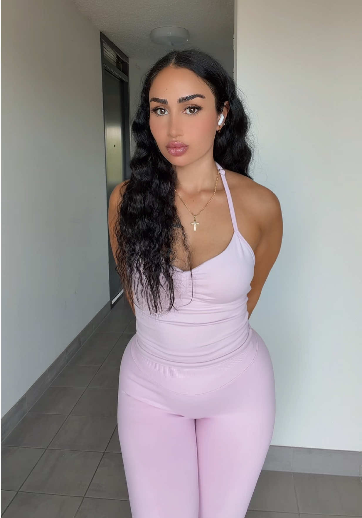 @EllxFit