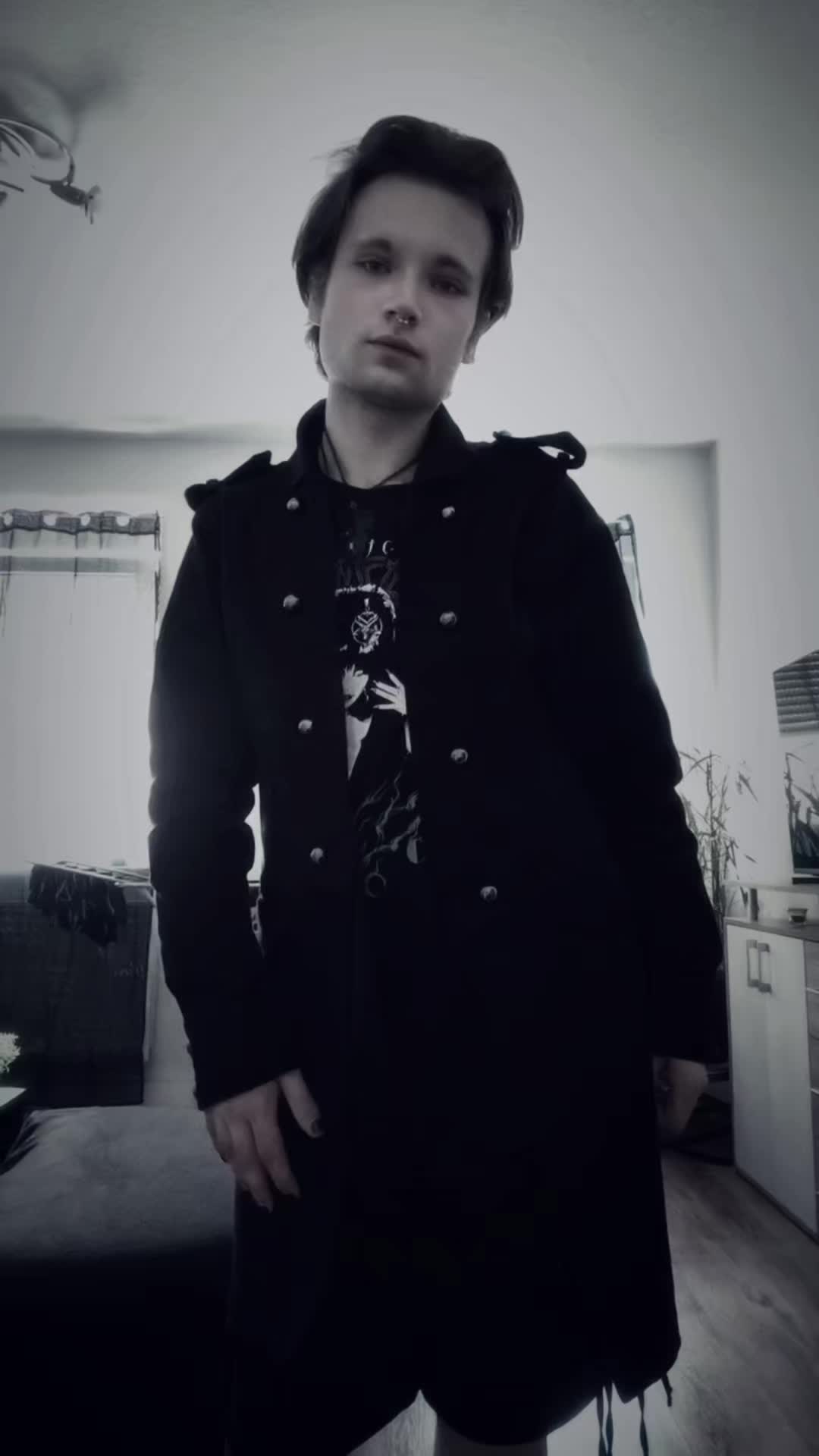 @Niklas 🖤🤘🏻