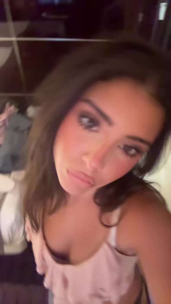 @whooischarlotte