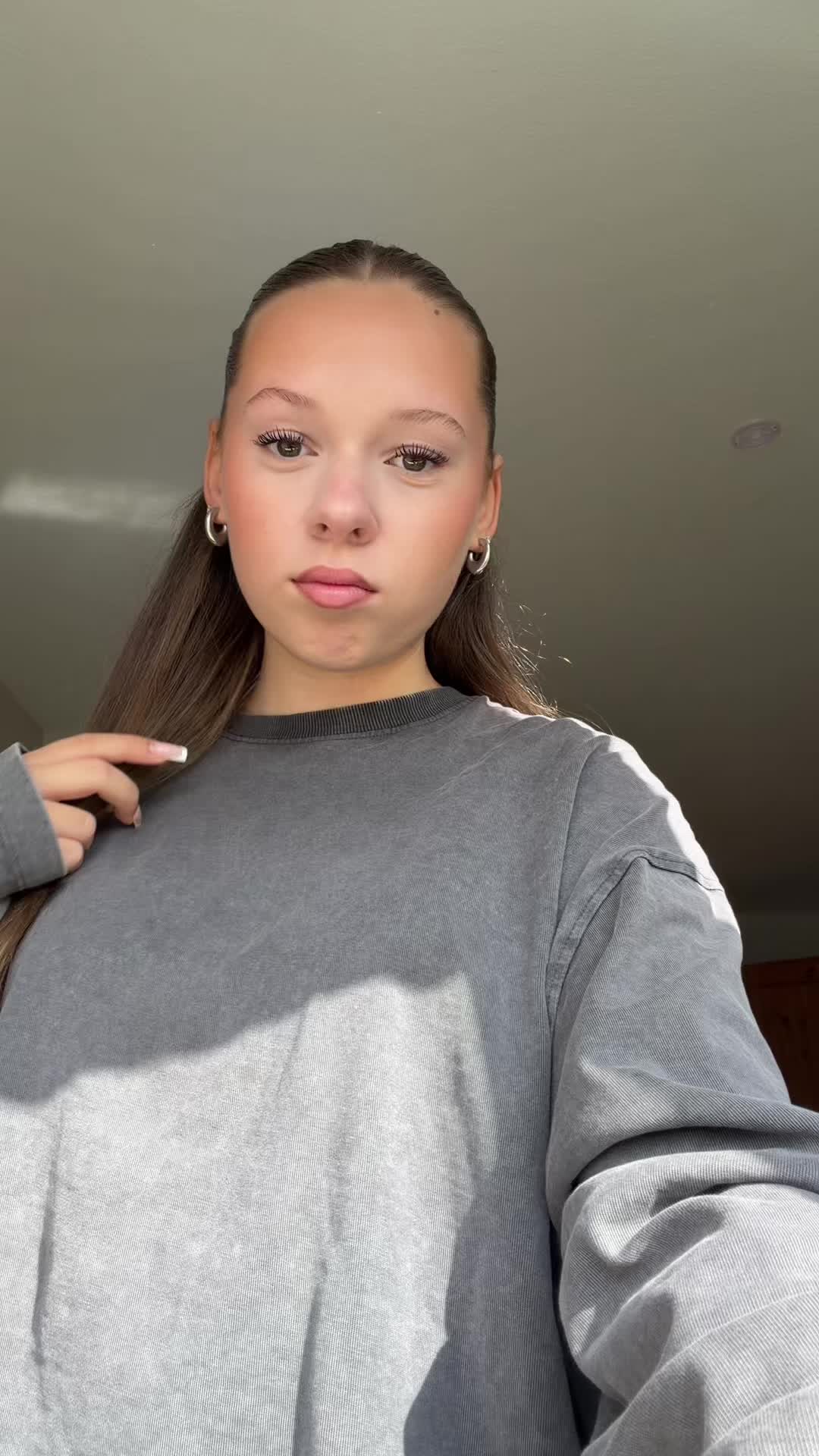 @𝐞𝐦𝐢𝐥𝐲𝐞𝐱𝐜𝐡𝐚𝐧𝐠𝐞𝟐𝟕
