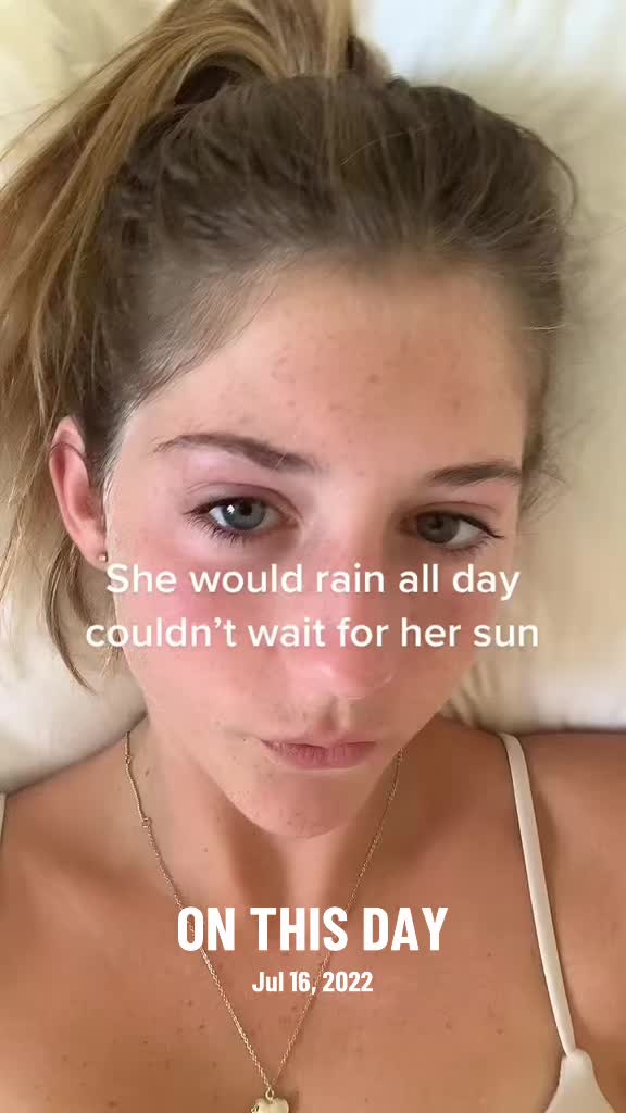 @zoebereal 🫶🏻☀️🥂🌊
