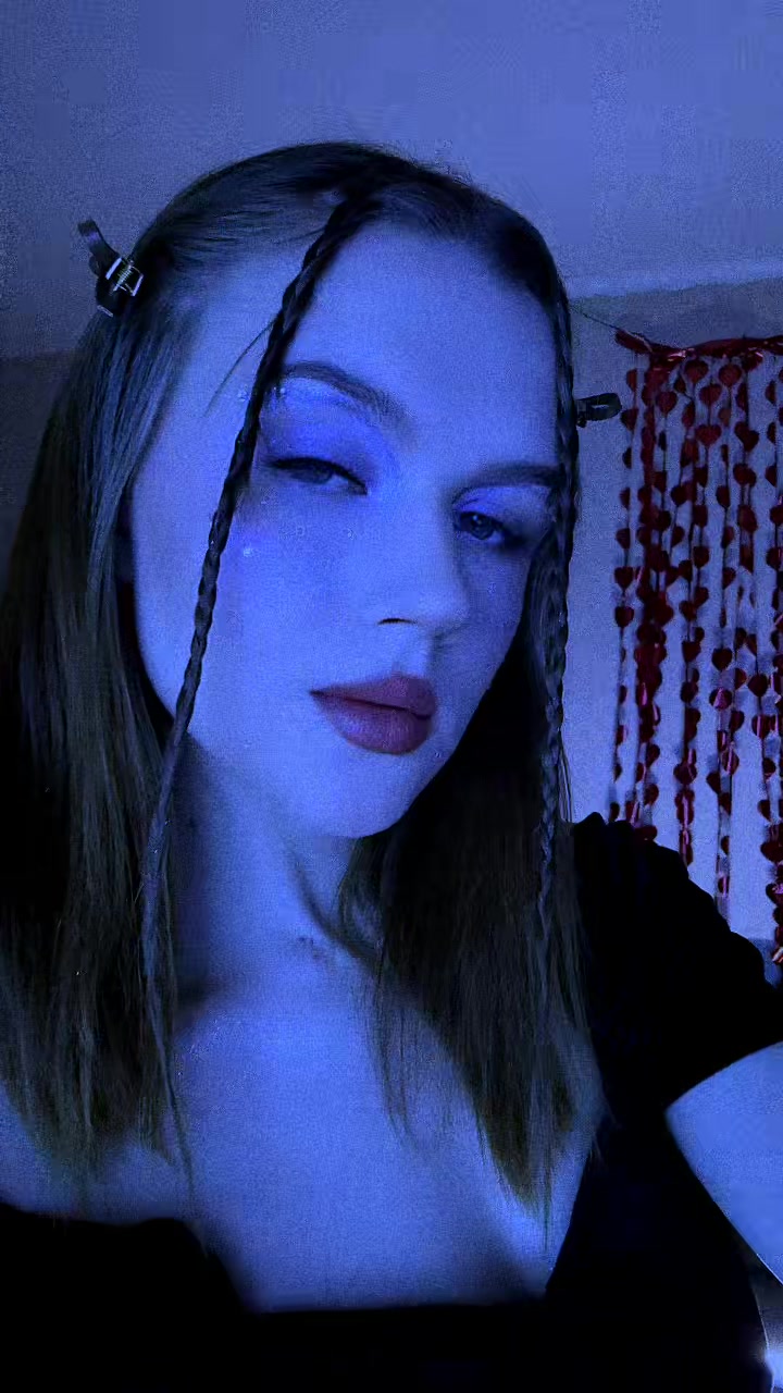 @_lisa23_