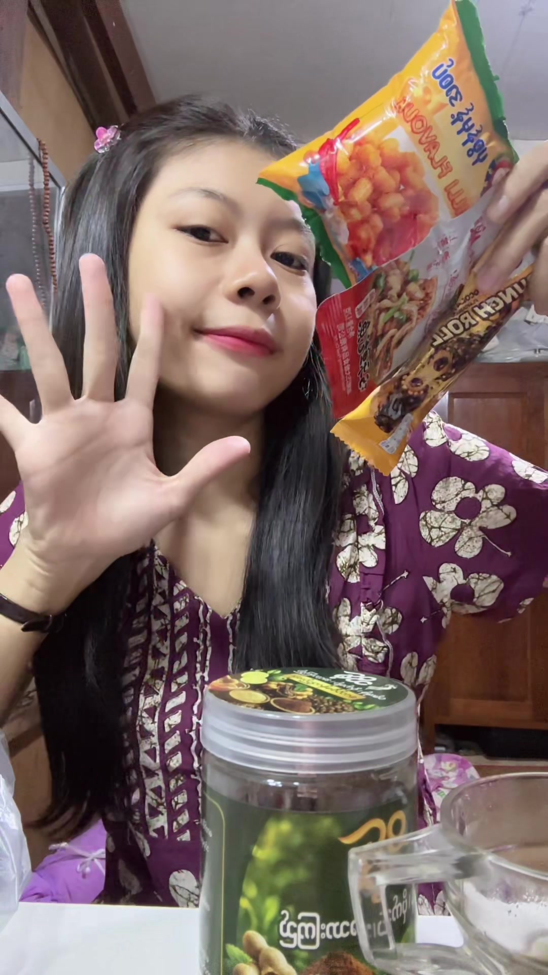 @MAY KHA LWIN🍓