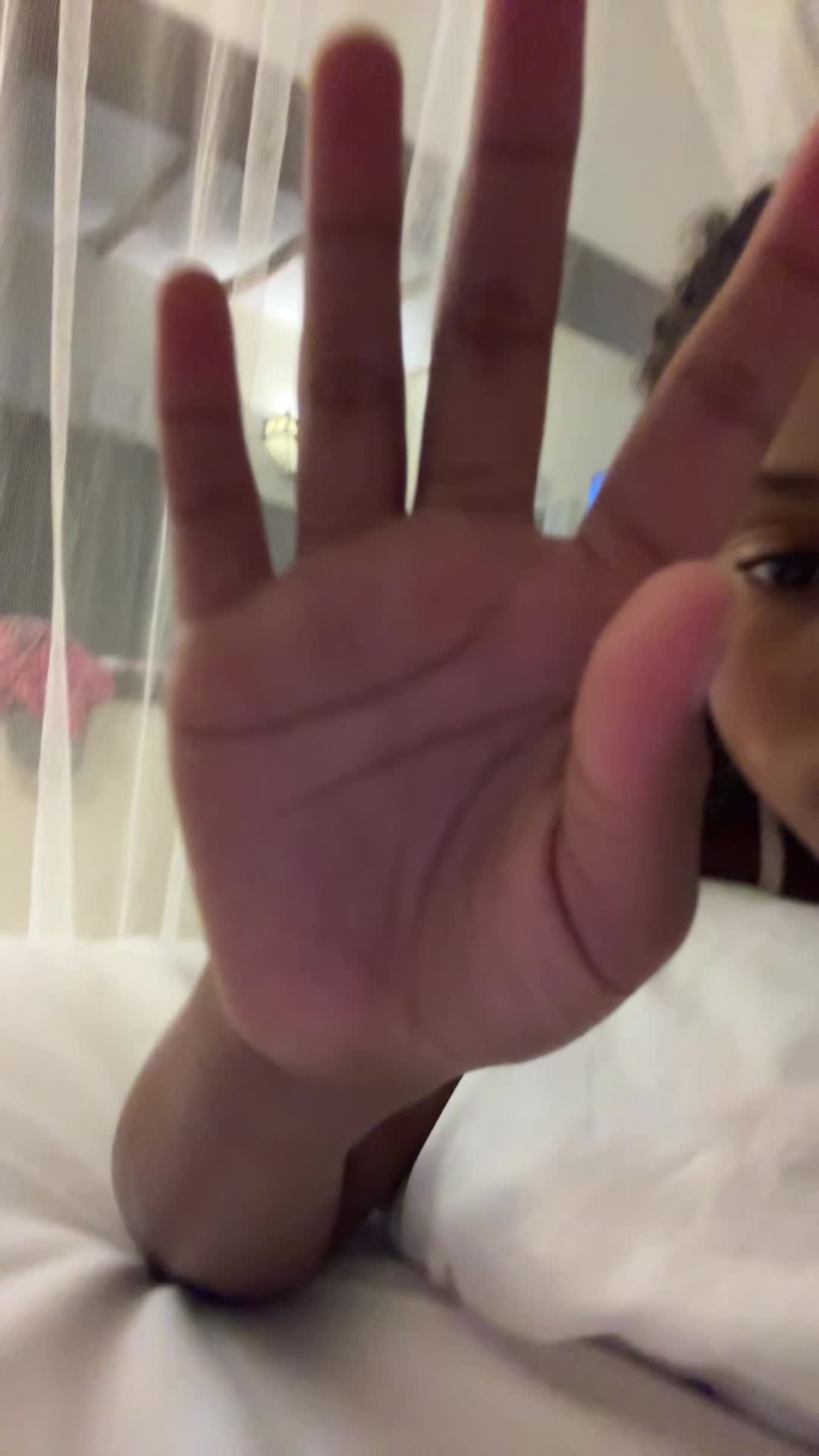 @Naomi 👧🏽 & Becci 👩🦰