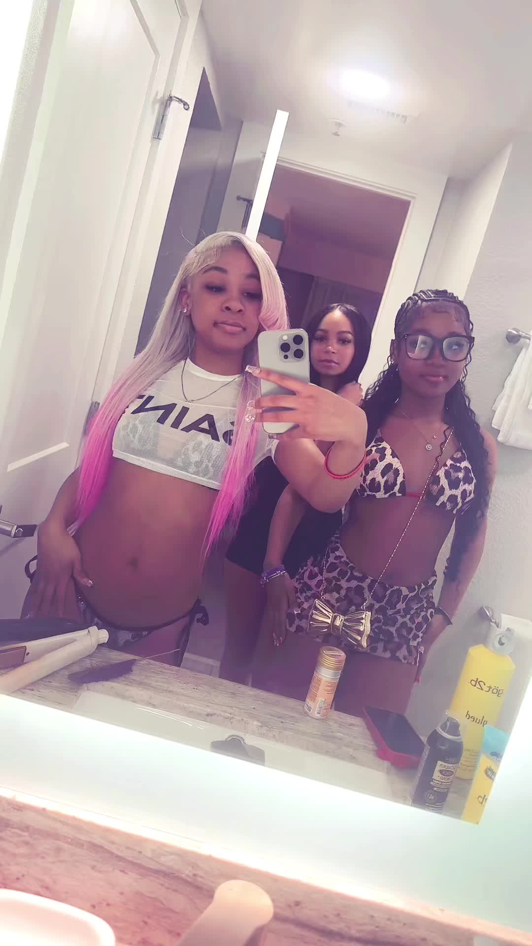 @kiyaahrenaee 🤎 .