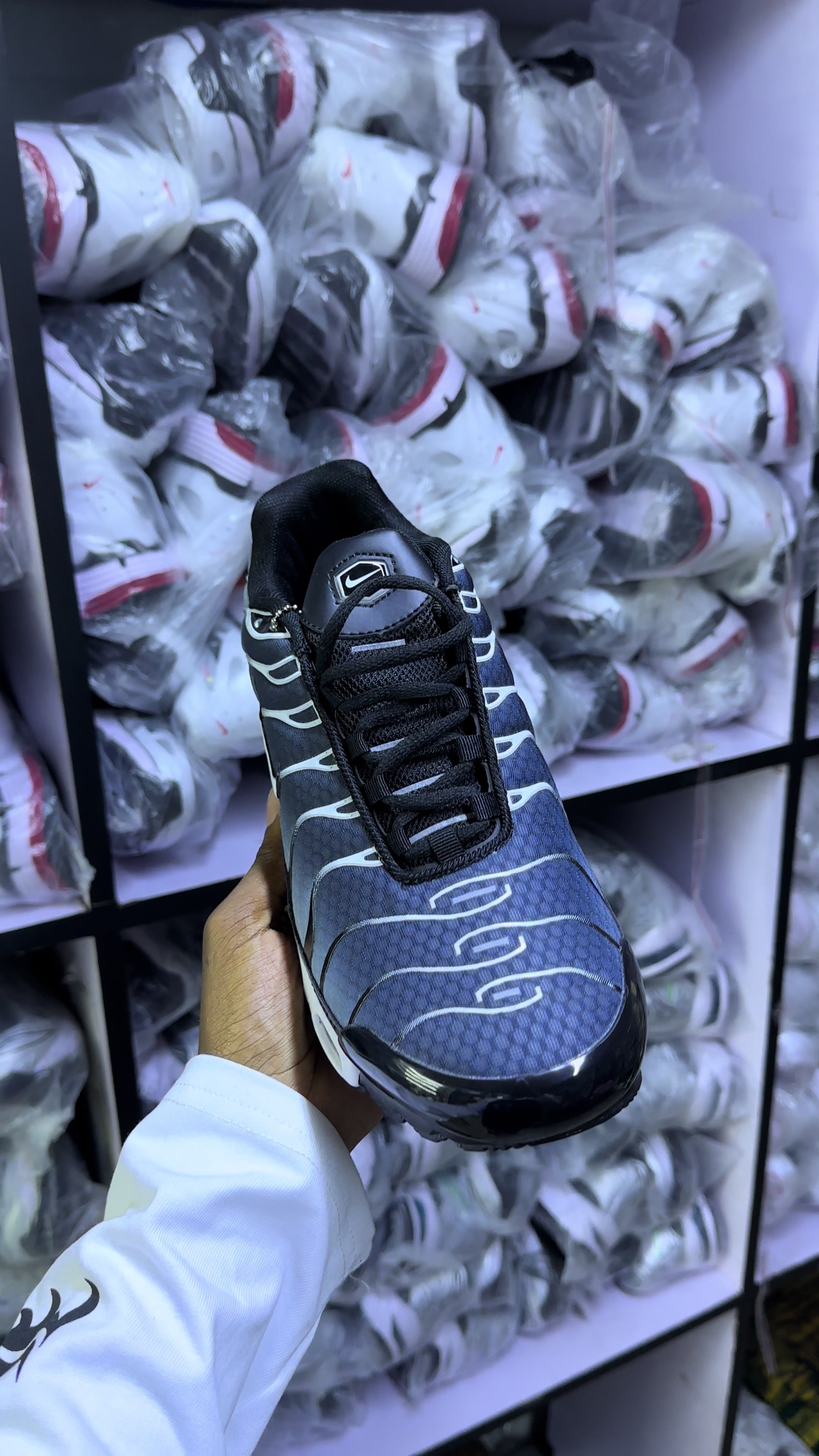 @kicks_by_razzy