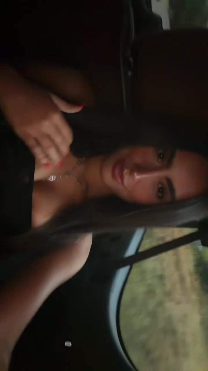 @brunettehotgirl