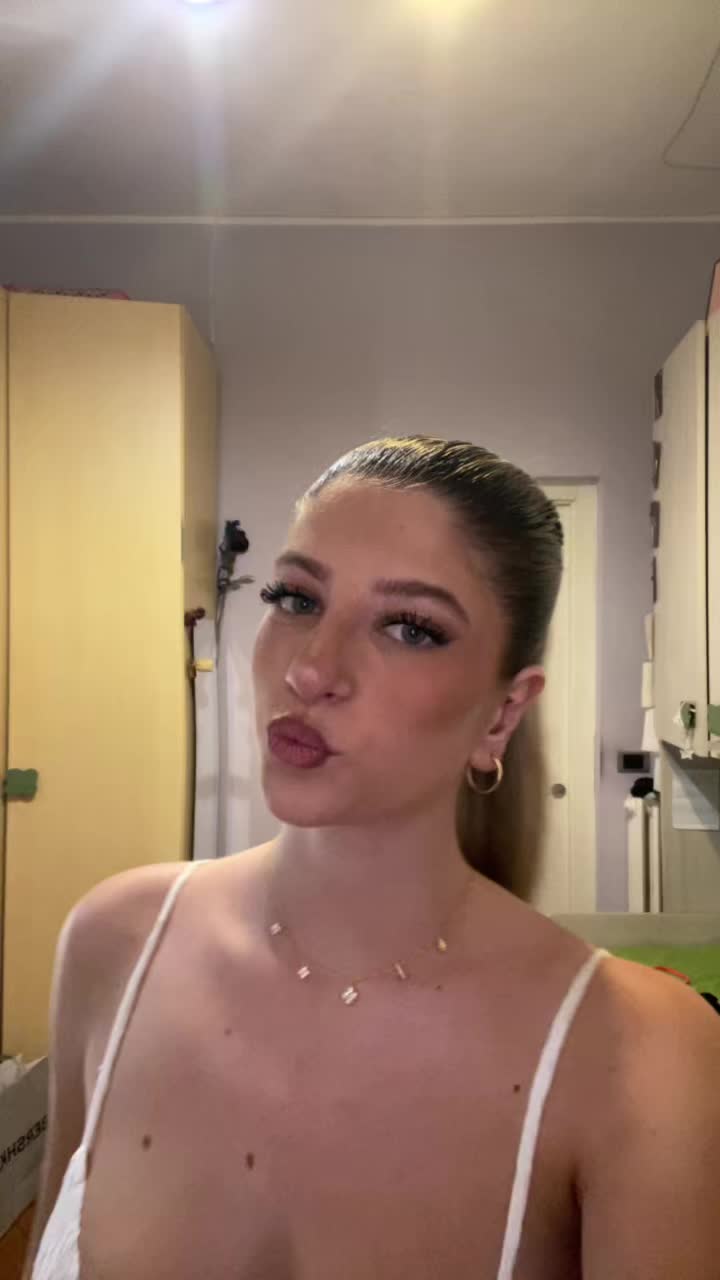 @violettaa