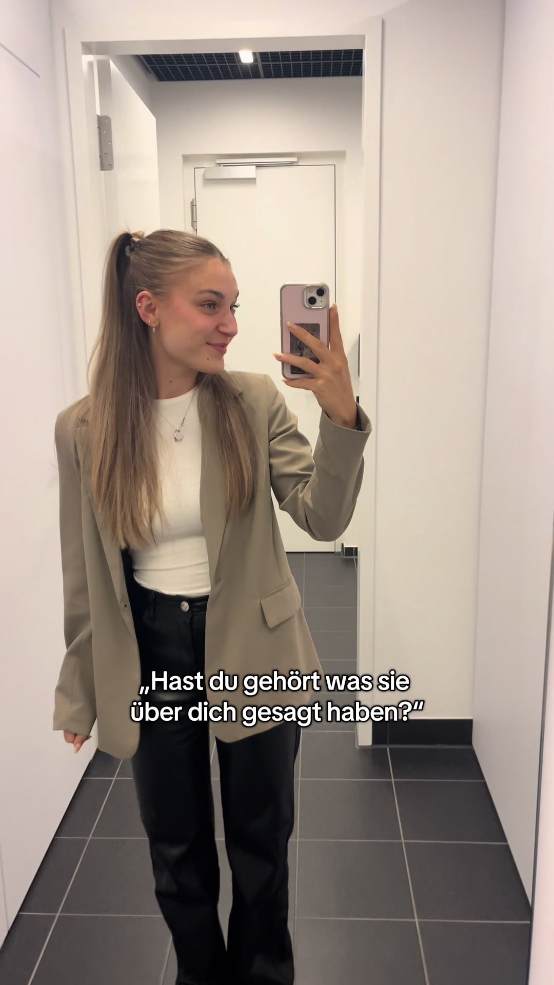 @elenaxlat