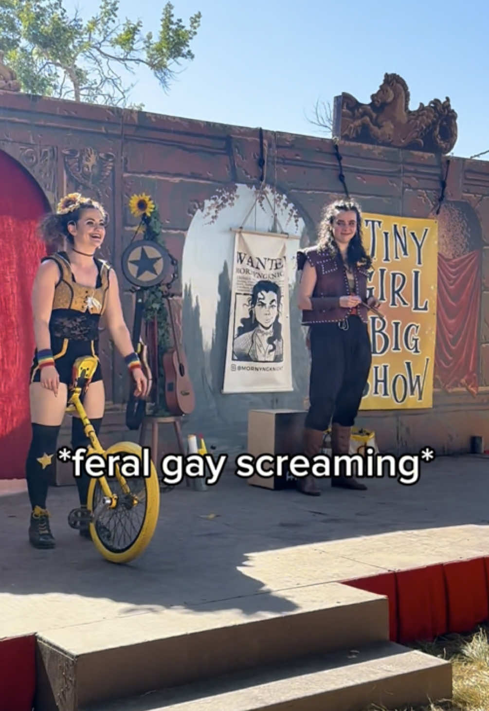 @Tiny Girl Big Show