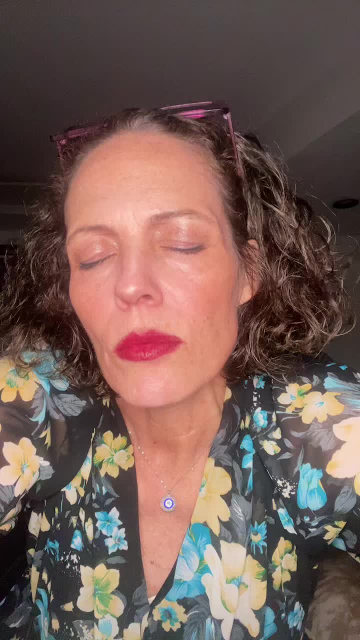 @HolaAmy