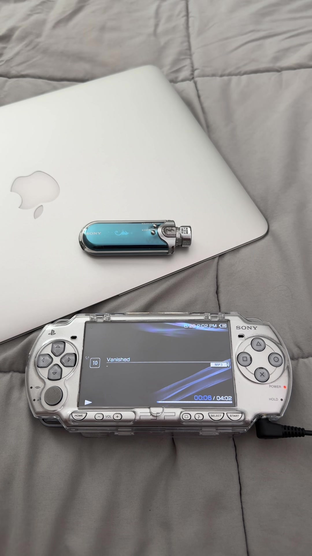 @~J~