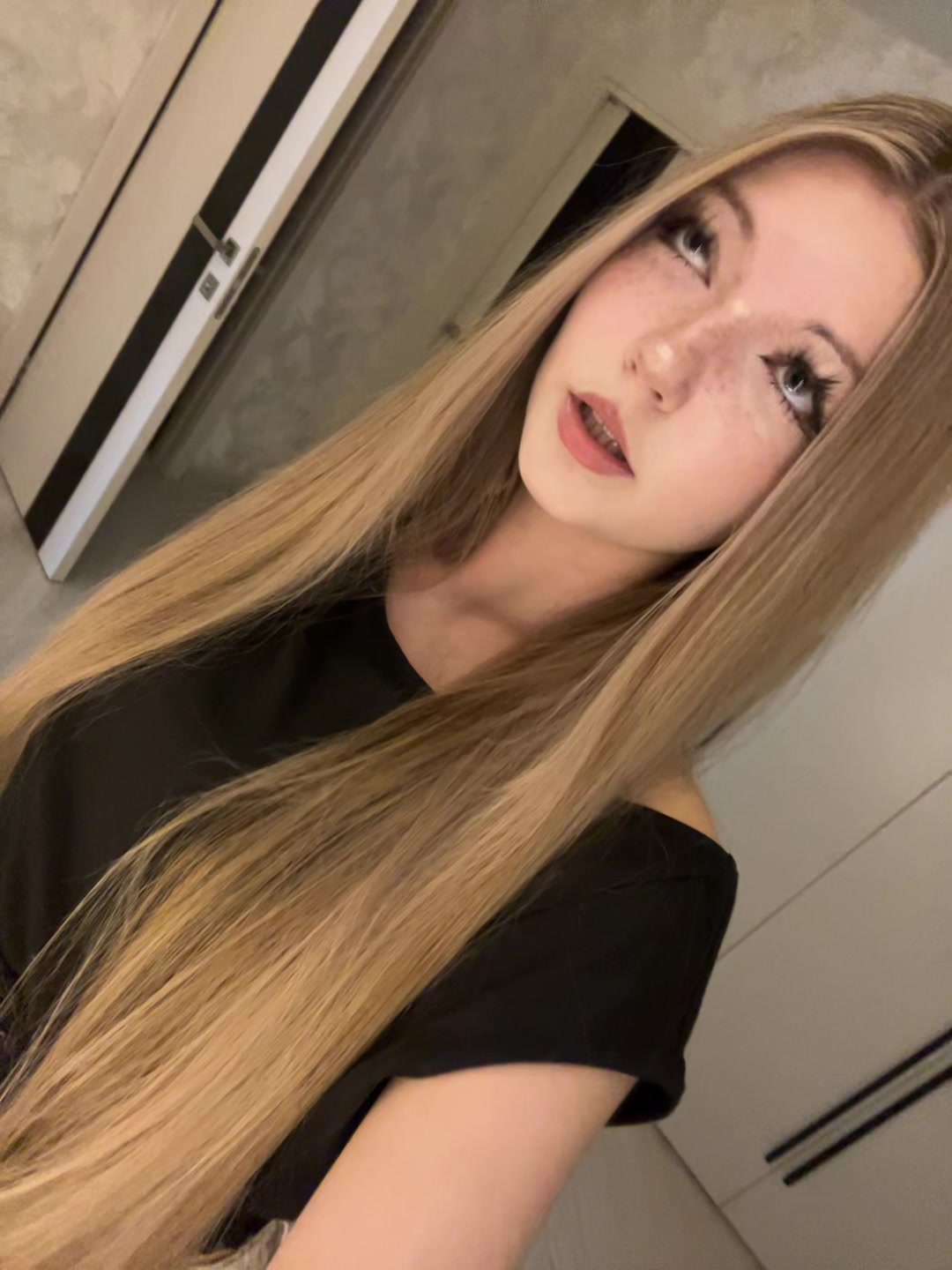 @Avrora_00