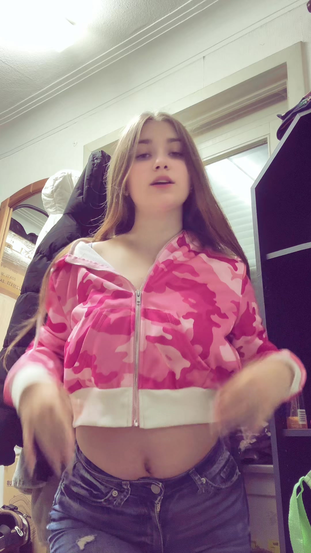 @c.tania17