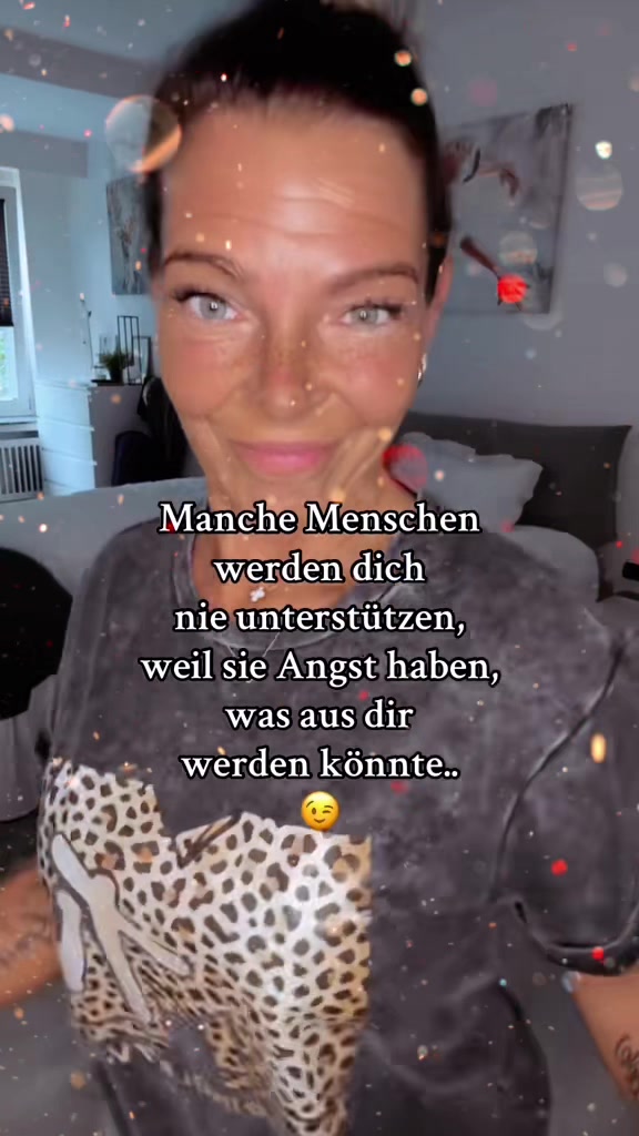 @🥂𝓘𝓽’𝓼 𝓶𝓮 𝓝𝓲𝓷𝓪🥂