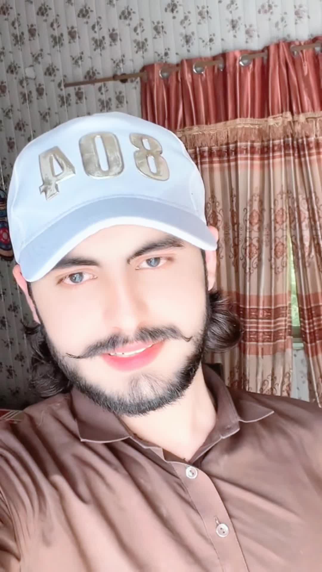 @𝙃𝘼𝙈𝙄𝘿 𝘼𝙍𝘼𝙄𝙉 👑🕊