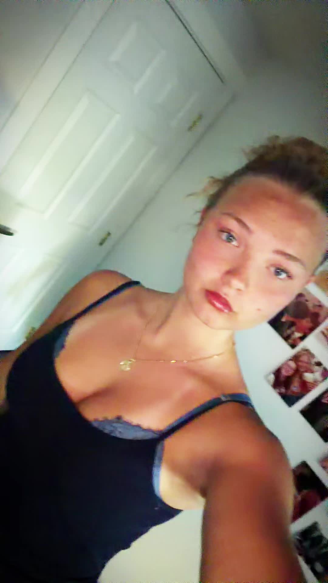 @Anna_bolay