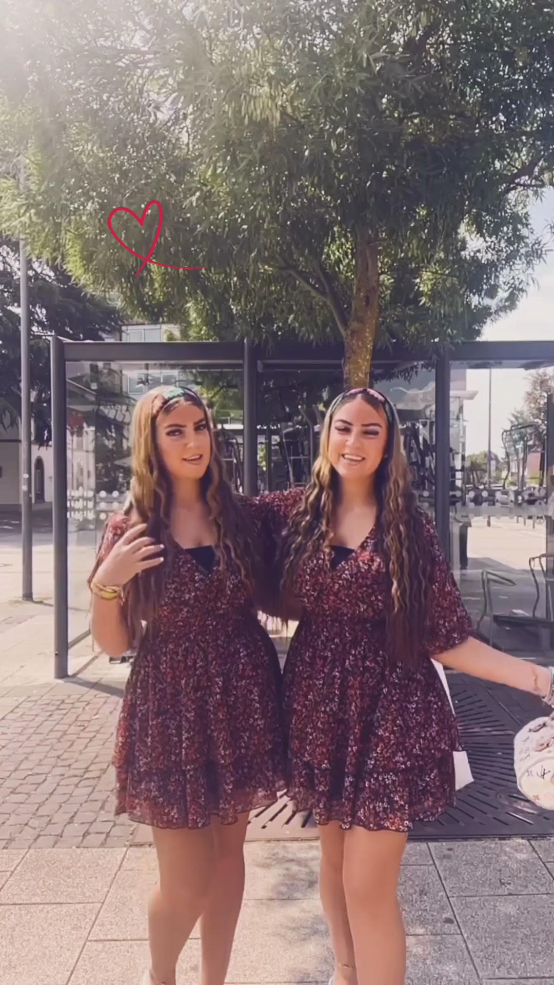 @Twinsss👯&zwj;♀️