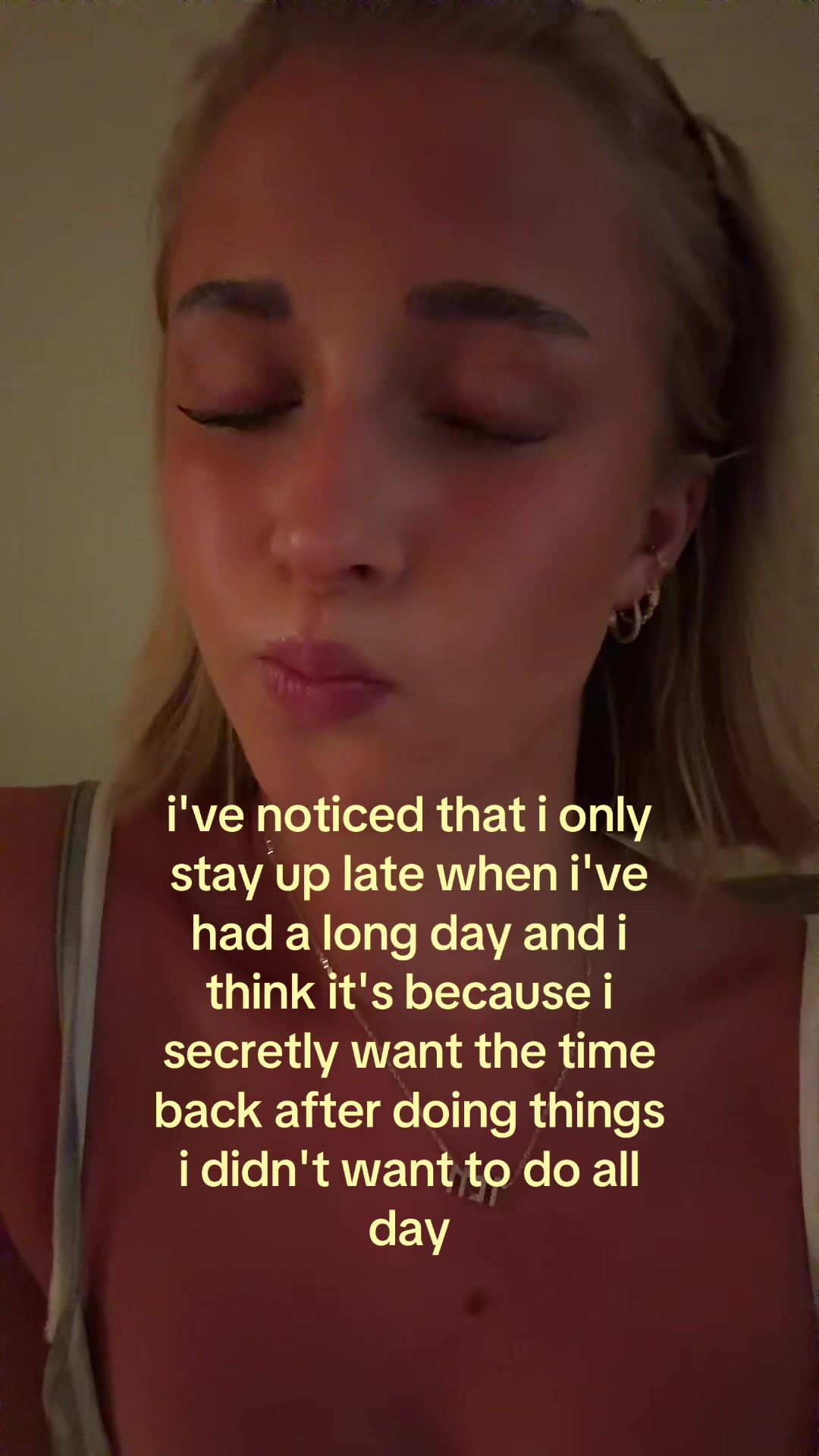 @theelliebarker