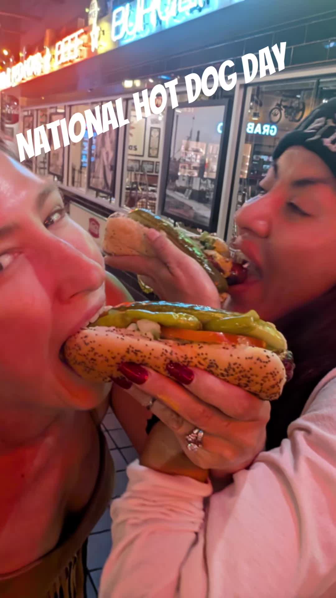 @Lola_LaBamba