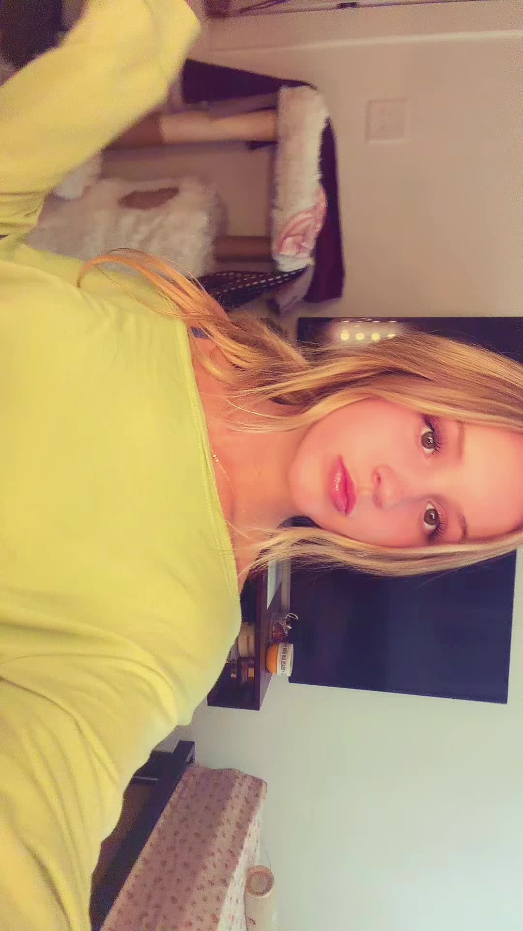 @foxanne