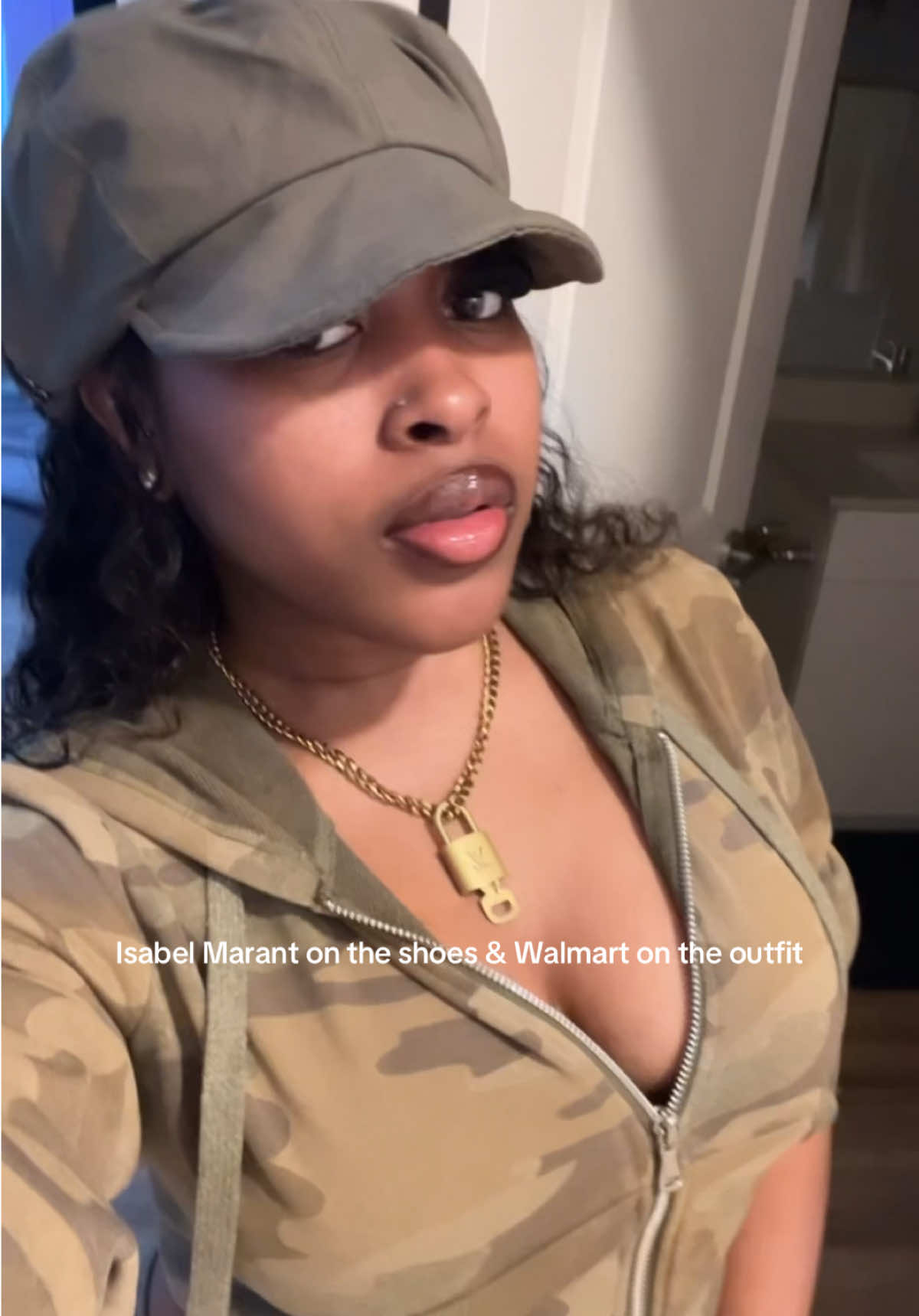 @MS. DIFF&Eacute;RENT