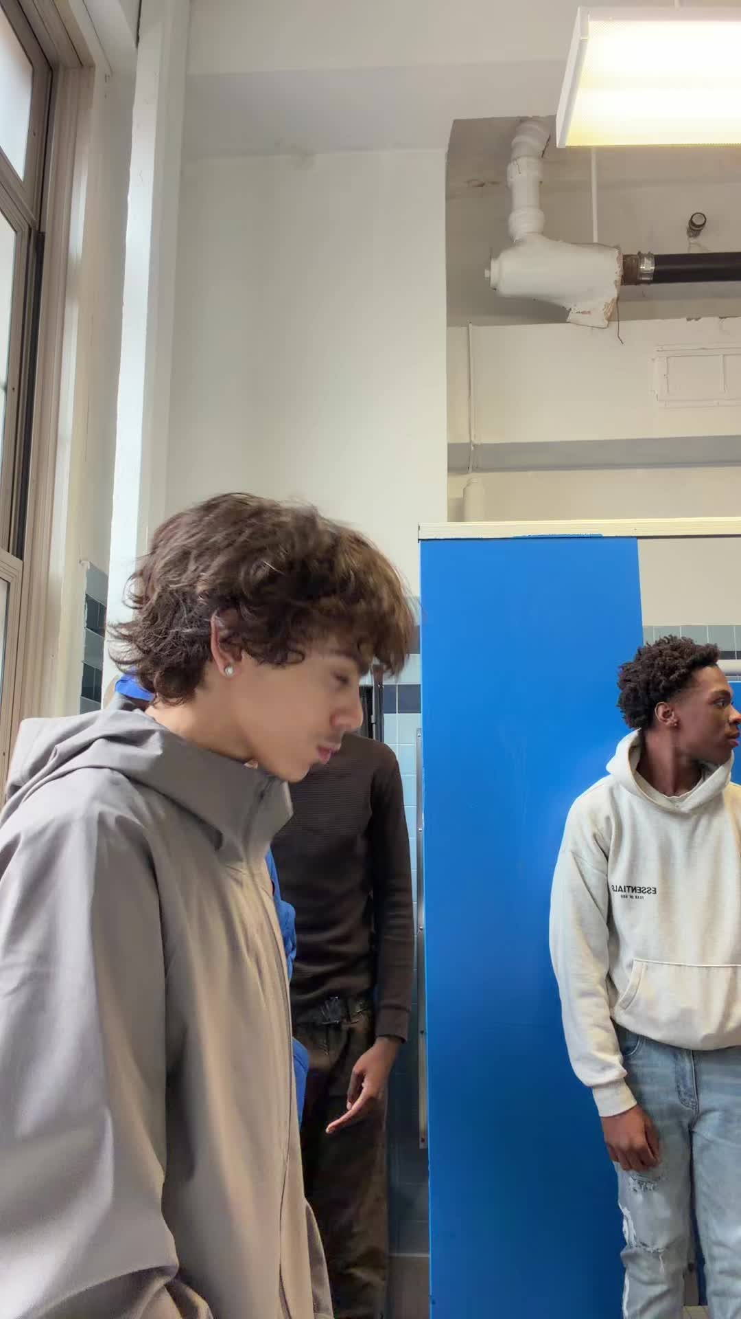 @iseezayy