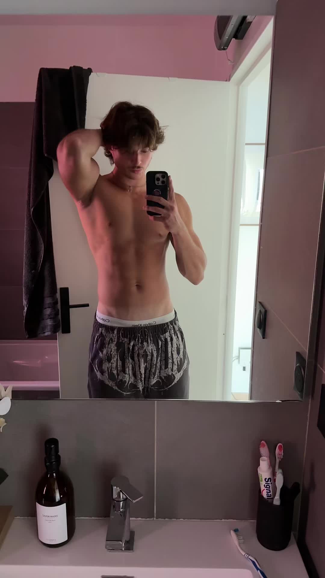 @𝐀𝐧𝐝𝐫𝐞𝐚 ✮
