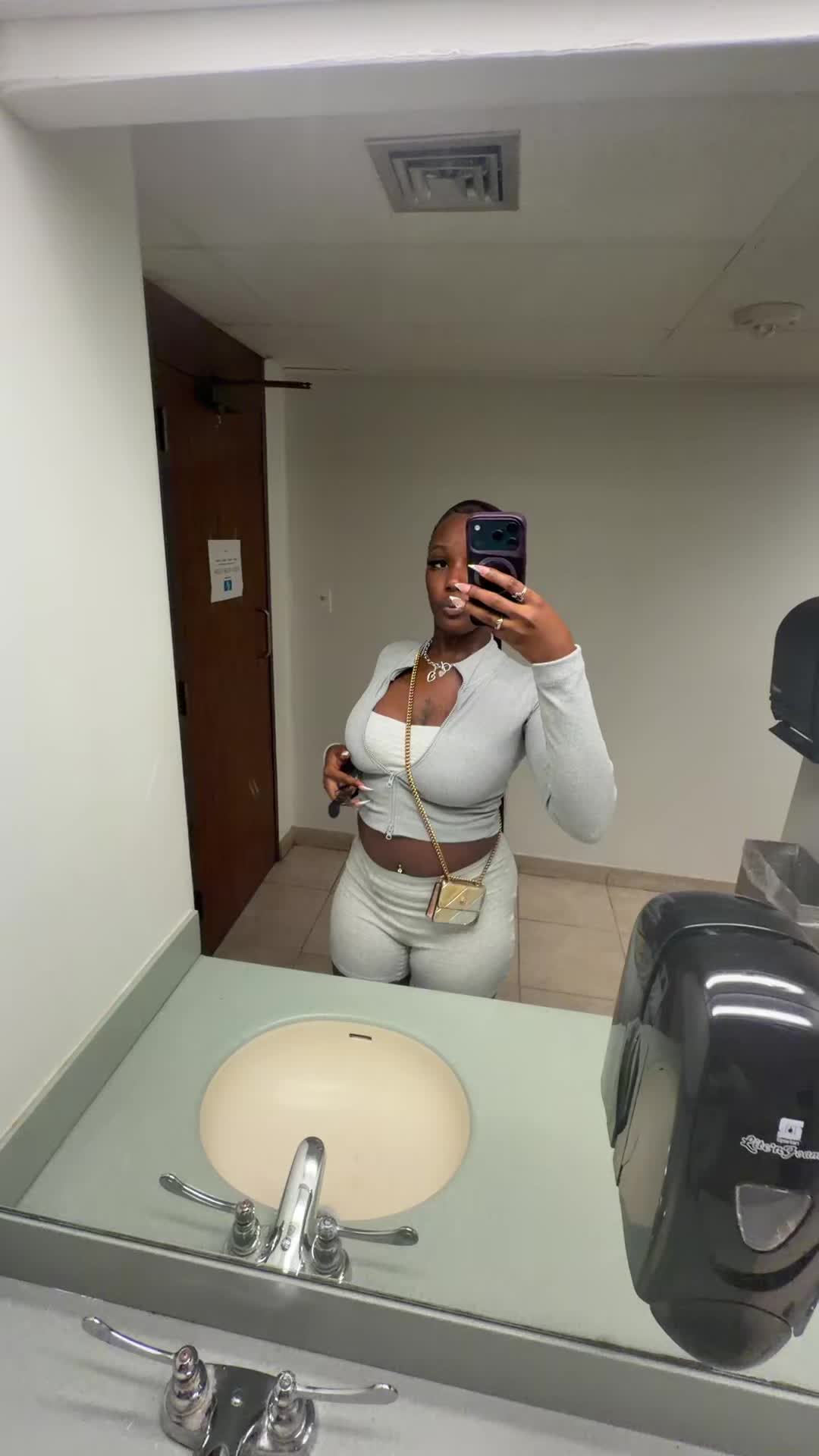 @lavishlylaay