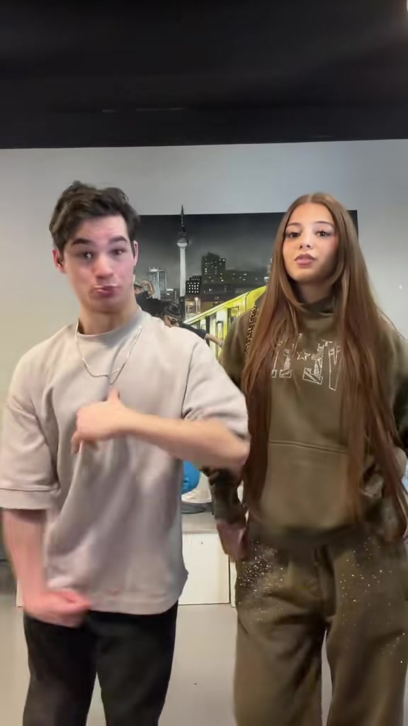 @???