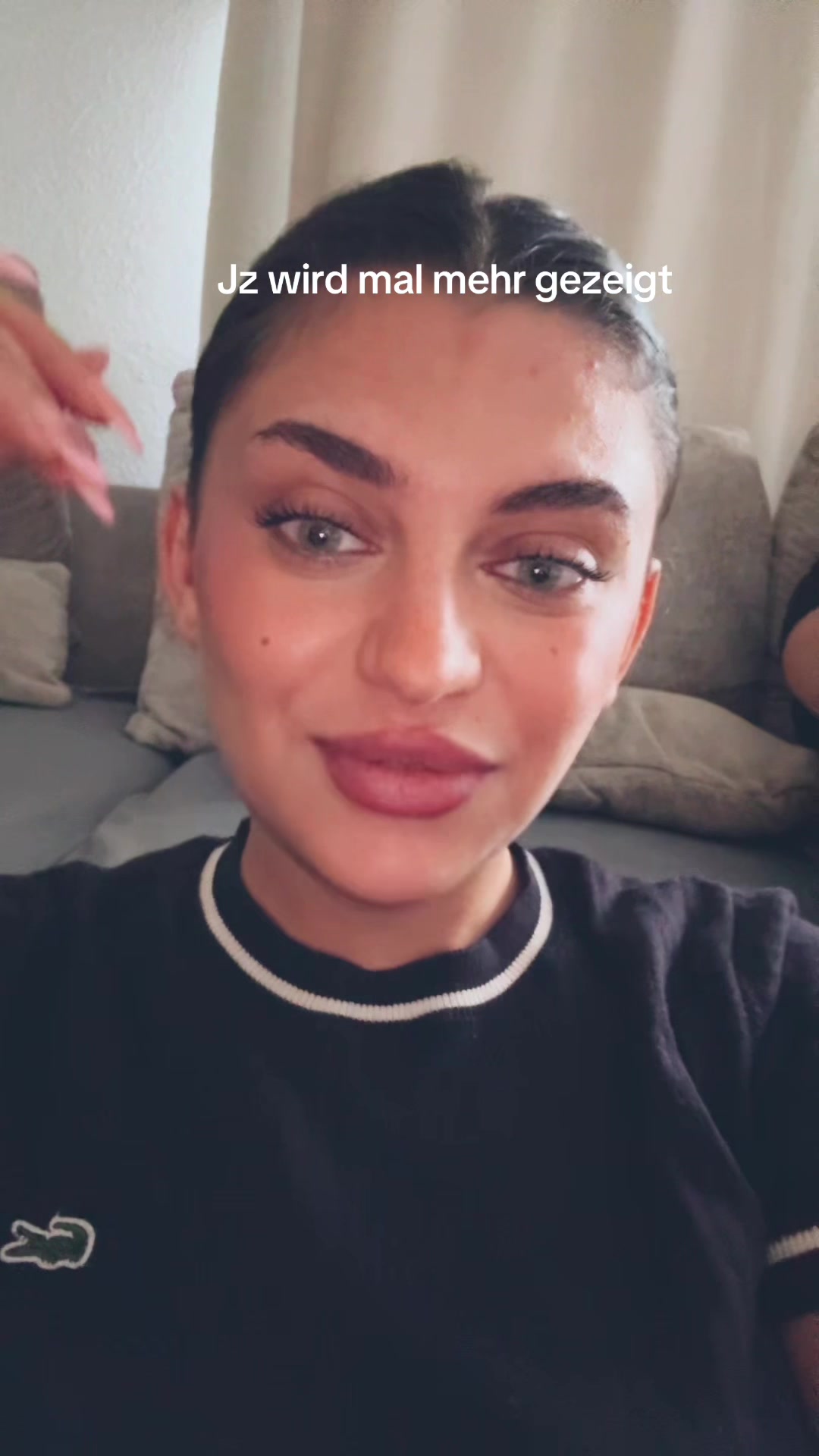 @MiraBks