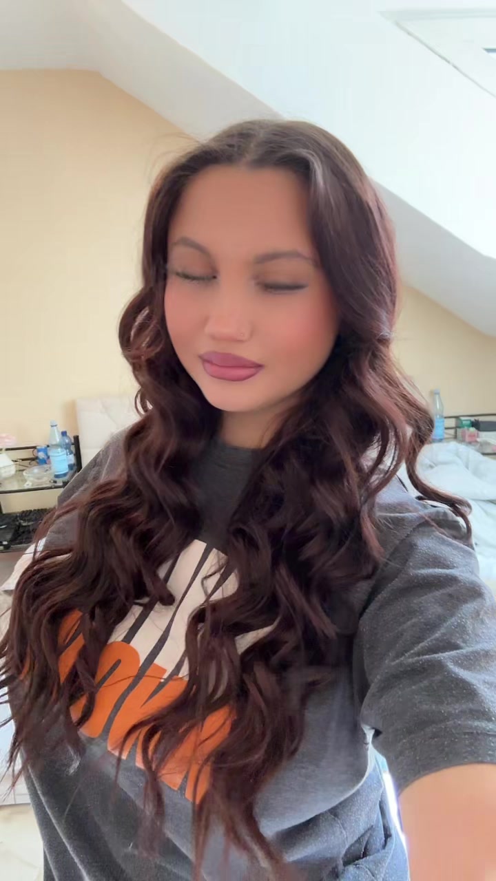 @Nazmije 🎎