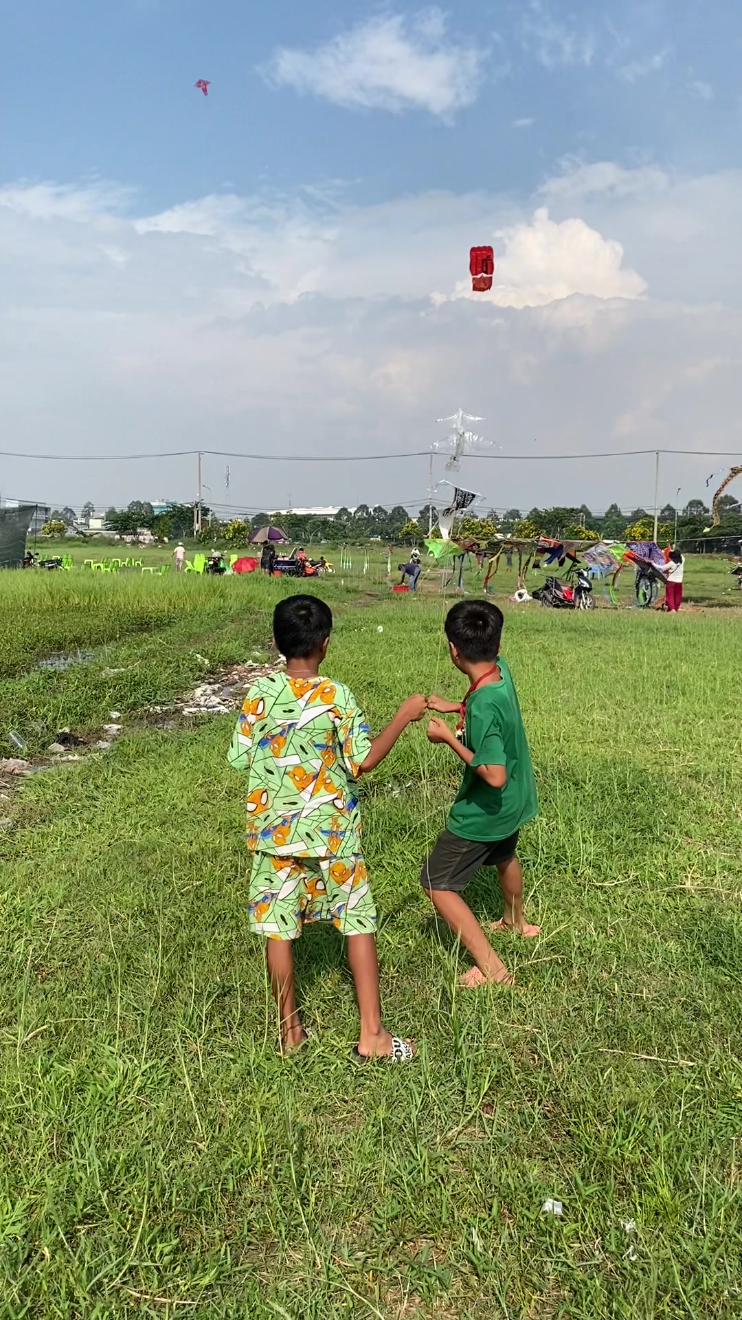 @Thả diều c&ugrave;ng Lợi