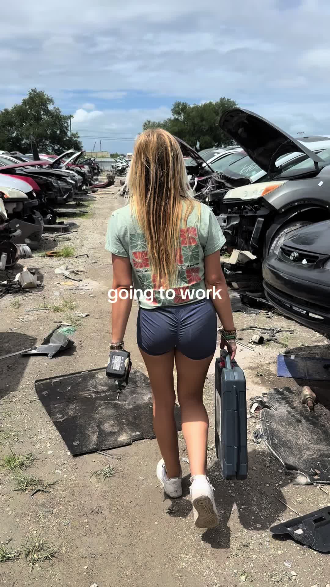 @Estelle ~ Building FL Van Life