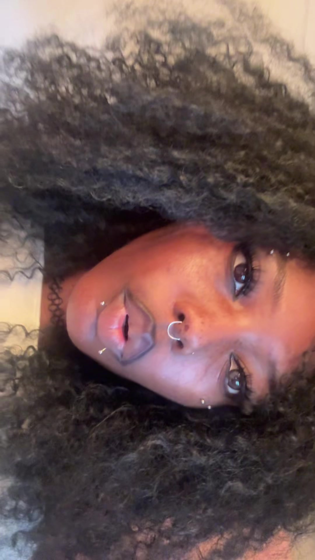 @𝙑𝙞𝙖&ensp;ᥫ᭡