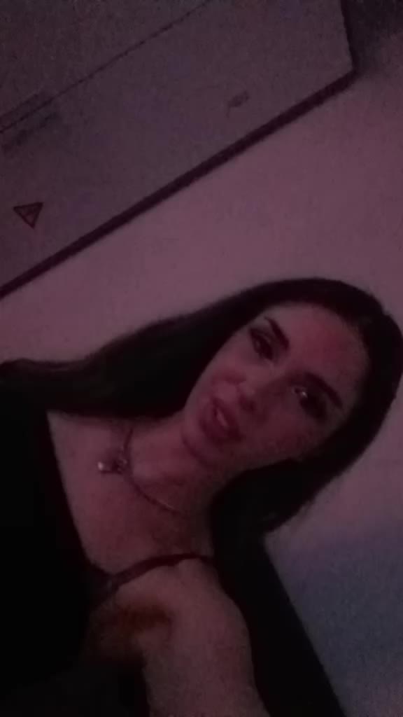 @Larissa_45