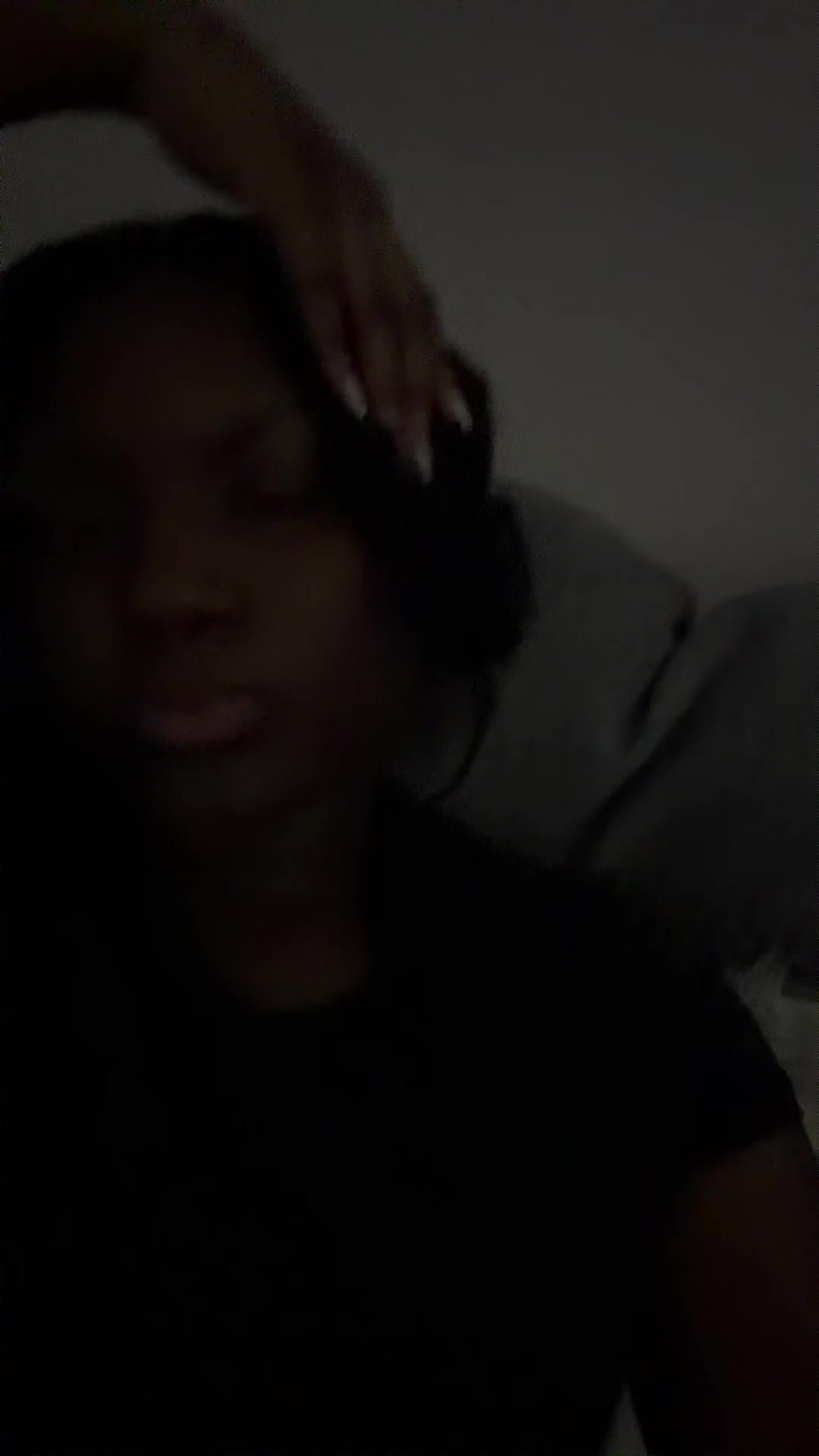 @axvslzn