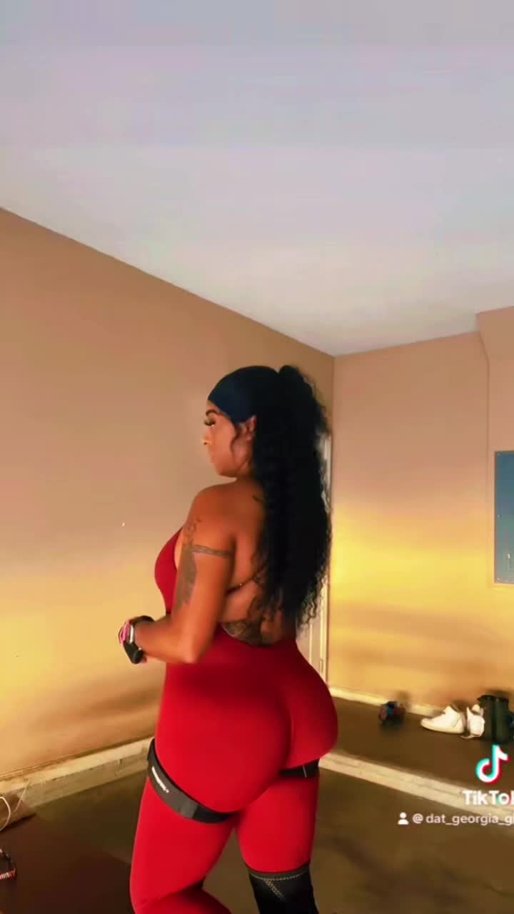 @She_SoTatted😈🦸🏼♀️🫦