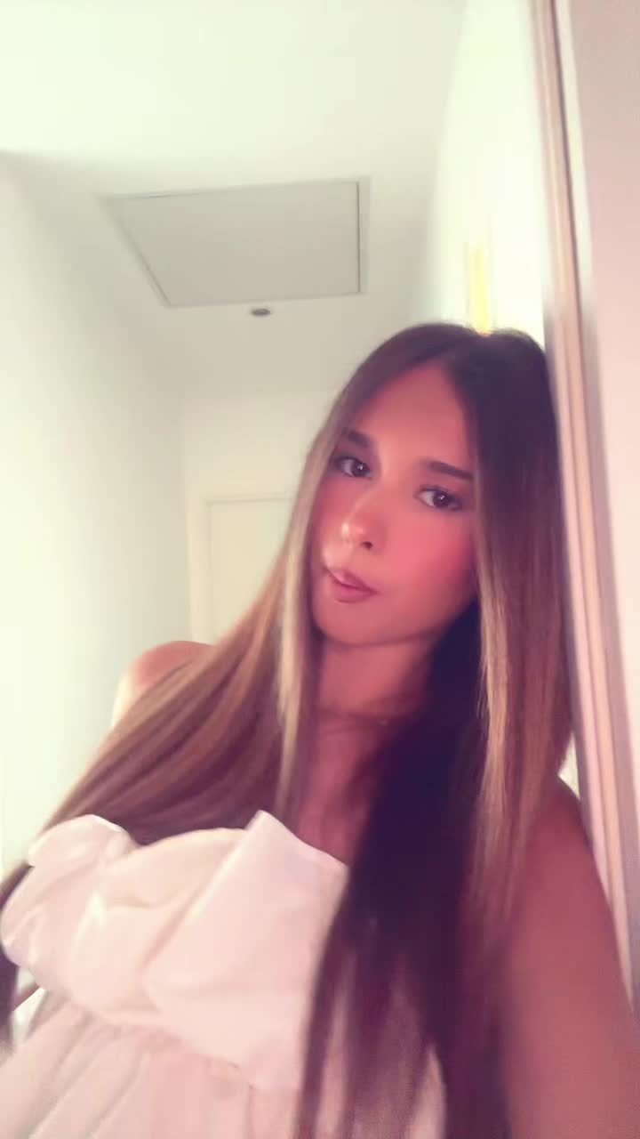 @L A U R Y N E