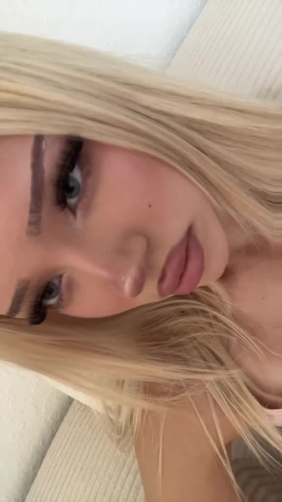 @аня