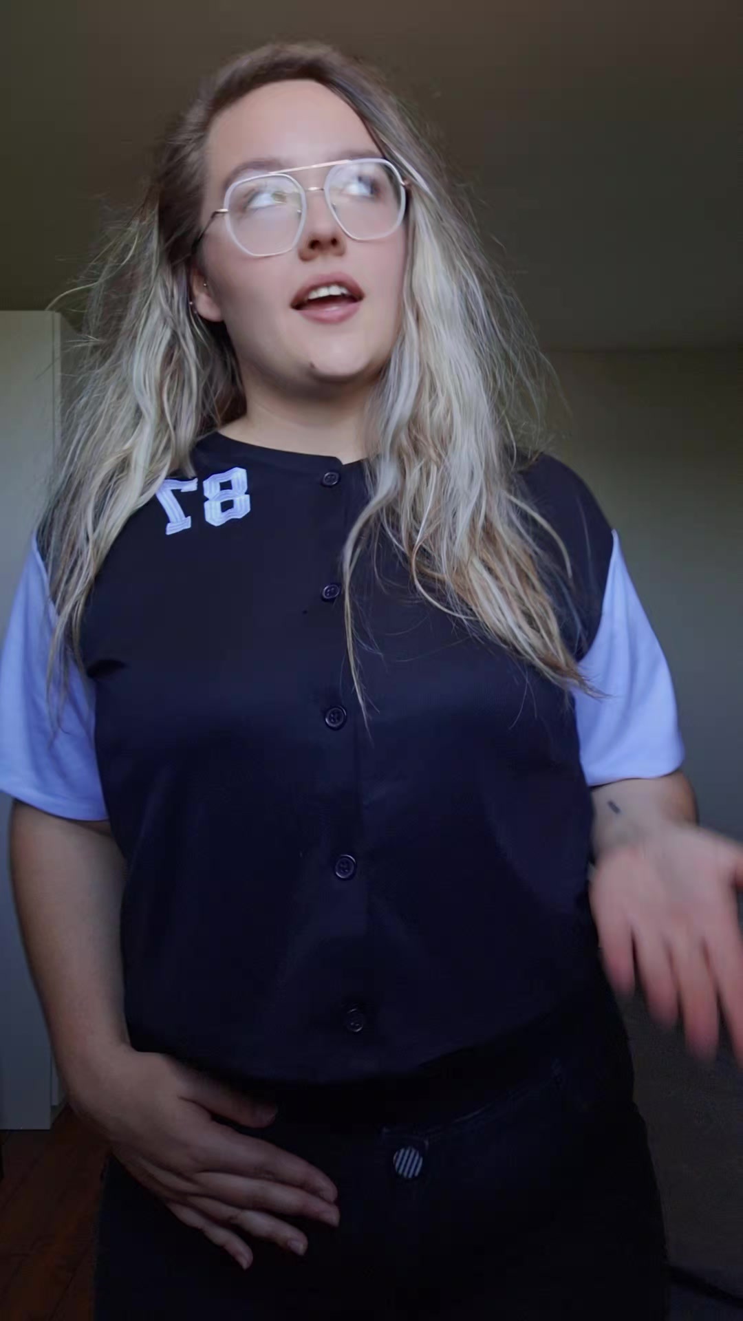 @:โ