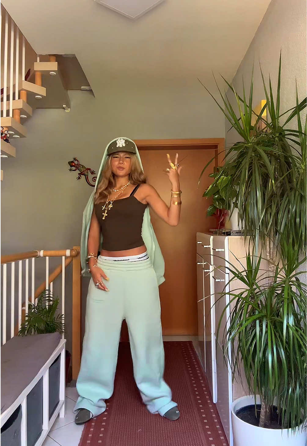 @Isabella