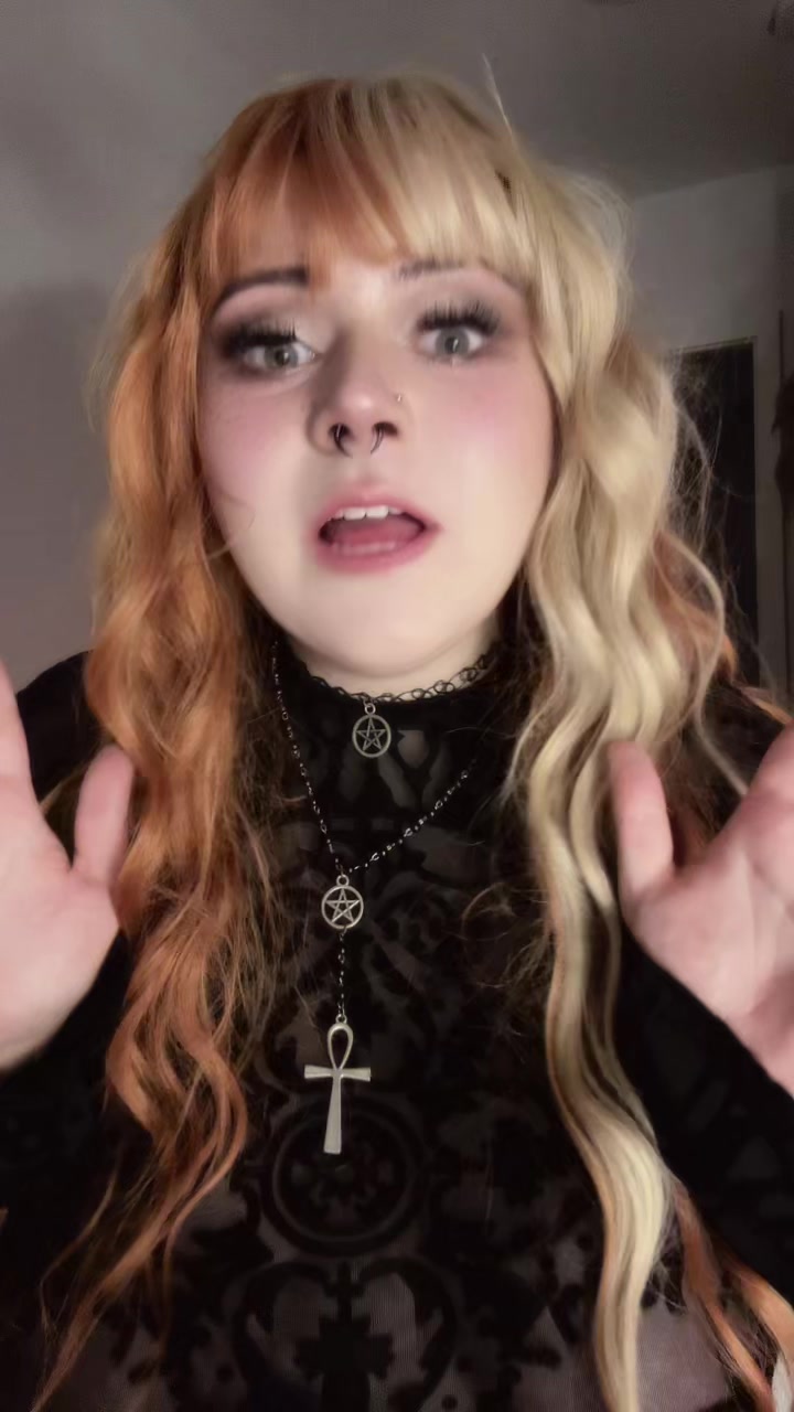 @Julie🖤