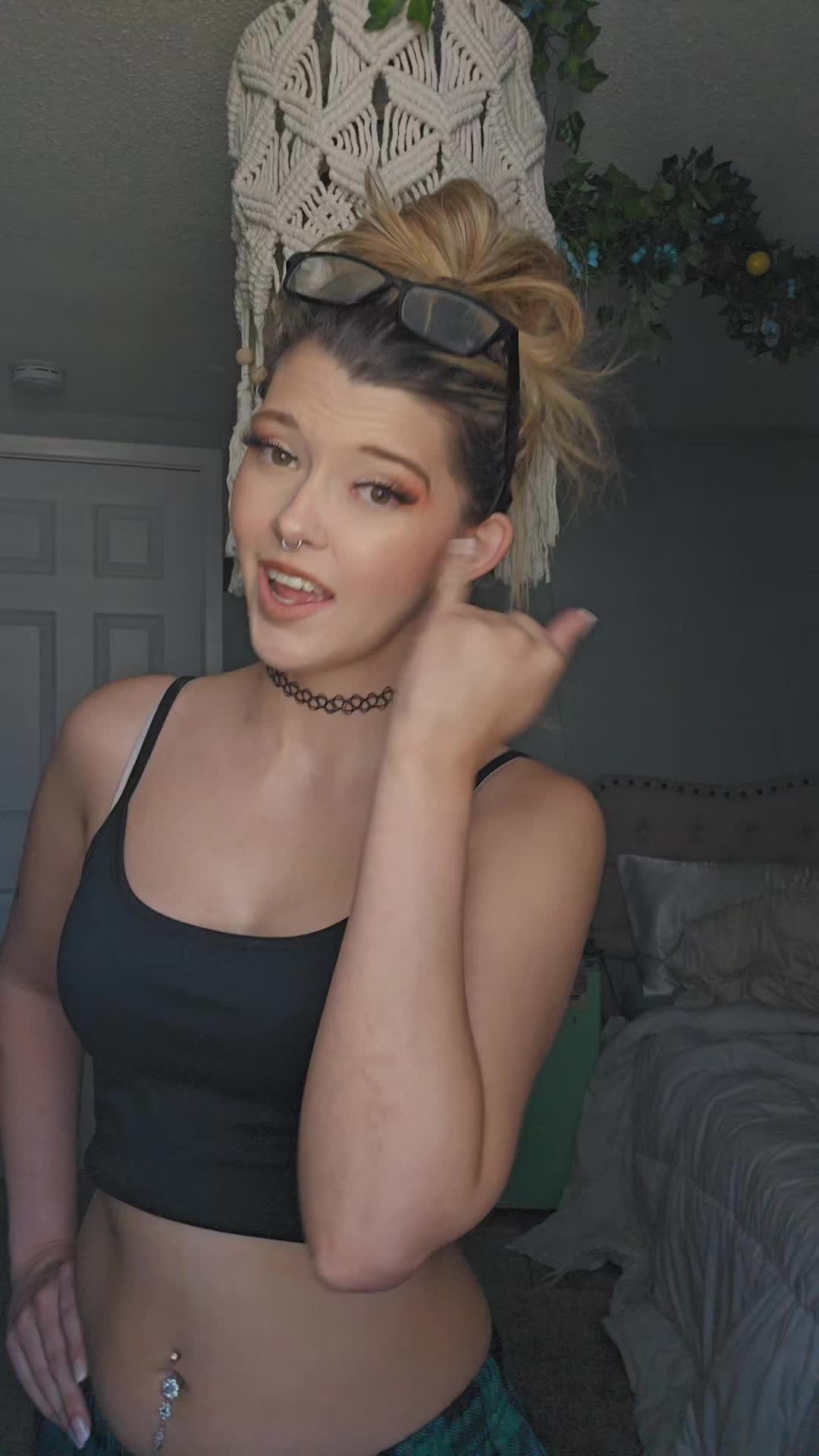 @holly