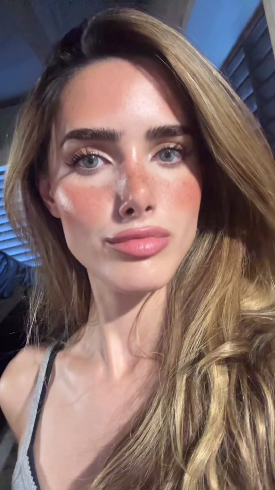 @Adora