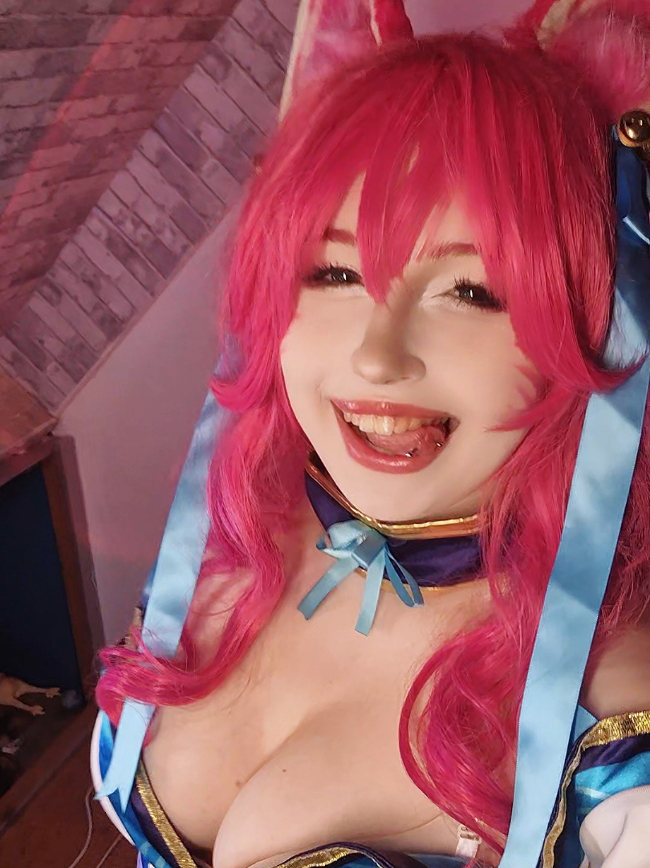 @twitch.tv/nikari_cosplay
