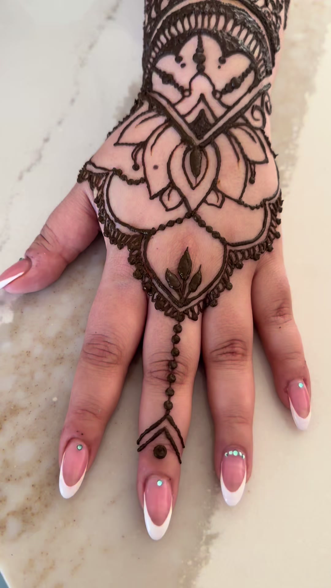 @ghennadesign
