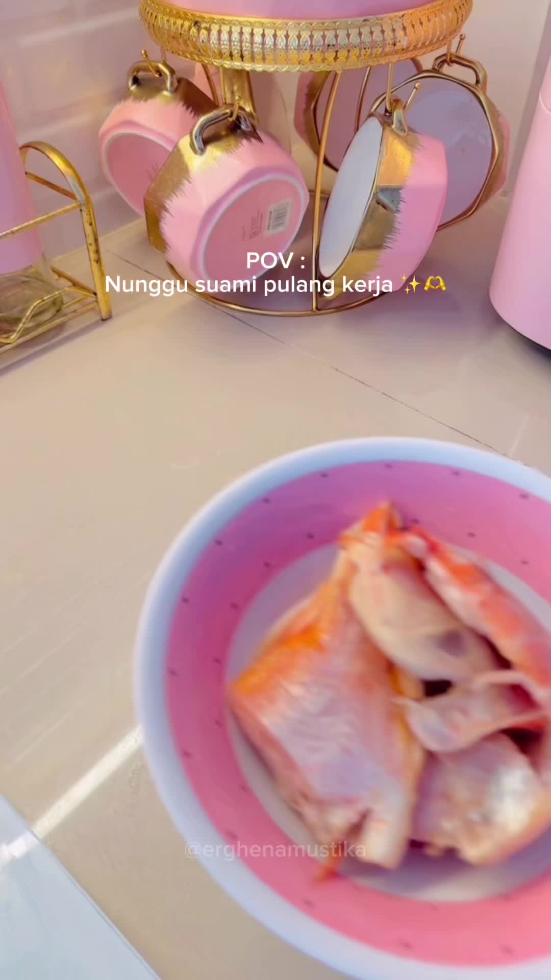 @IG : @erghenamustika