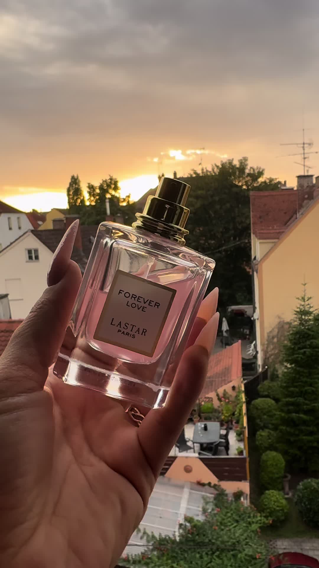 @M 🌸 N A